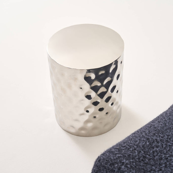 sweeek - Bijzettafel, nachtkastje van geëmailleerd verchroomd staal