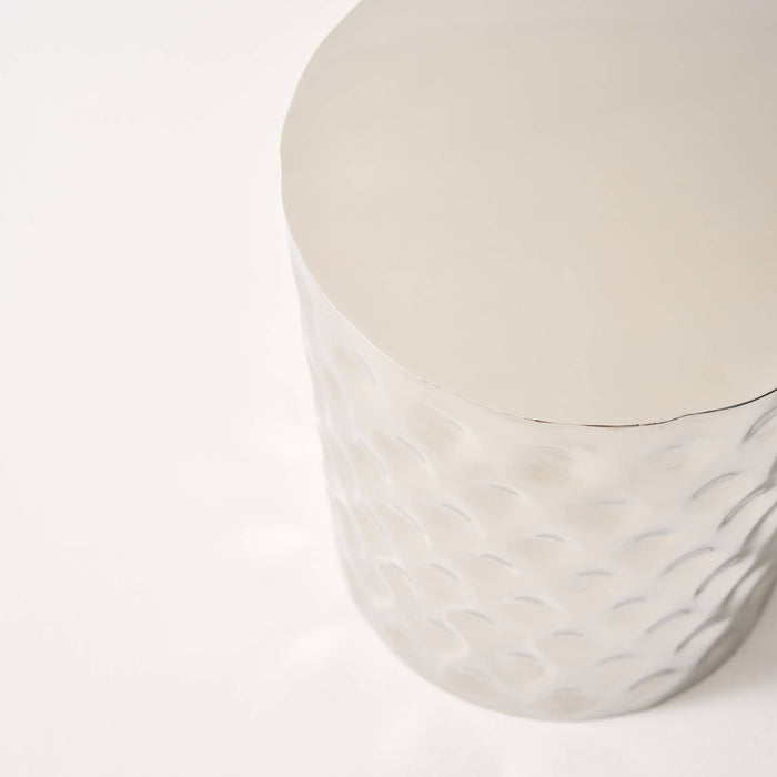 sweeek - Bijzettafel, nachtkastje van geëmailleerd verchroomd staal