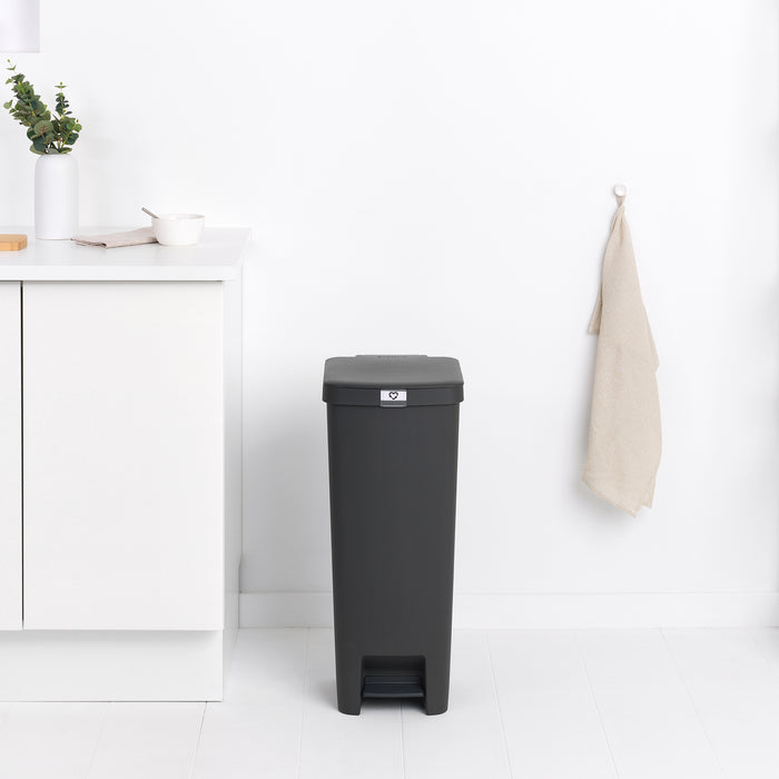 Brabantia StepUp Pedaalemmer 40 Liter - Dark Grey