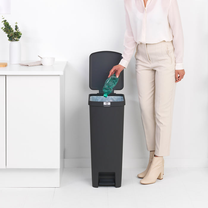 Brabantia StepUp Pedaalemmer 40 Liter - Dark Grey