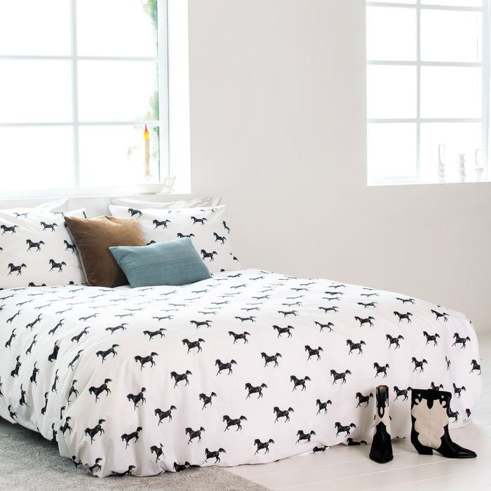 SNURK Black Horses Dekbedovertrek 140 x 220 cm