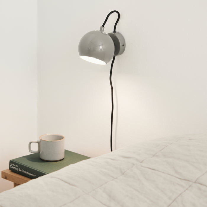 Frandsen Ball Metal Magnet Wandlamp Ø 12 cm - Warm Grey Glossy