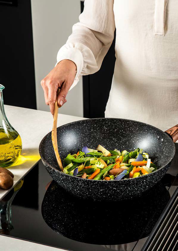 Westinghouse Wokpan  30 cm Black Marble Wood