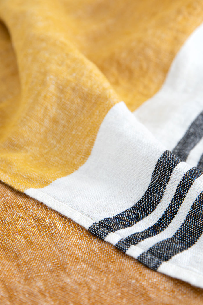 Sissy-Boy Oker gestreept linnen tafelkleed