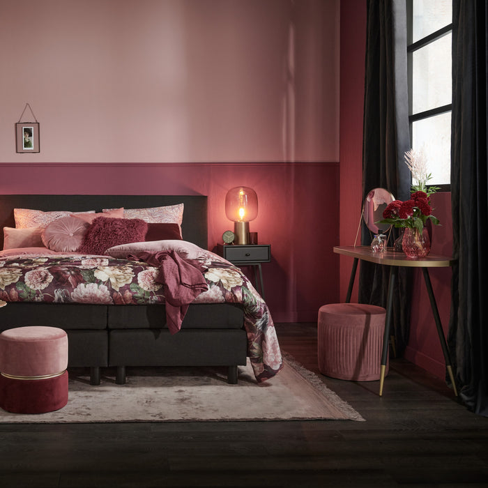 by fonQ  Hendrix Sidetable