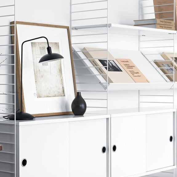 String Cabinet Kast met schuifdeuren