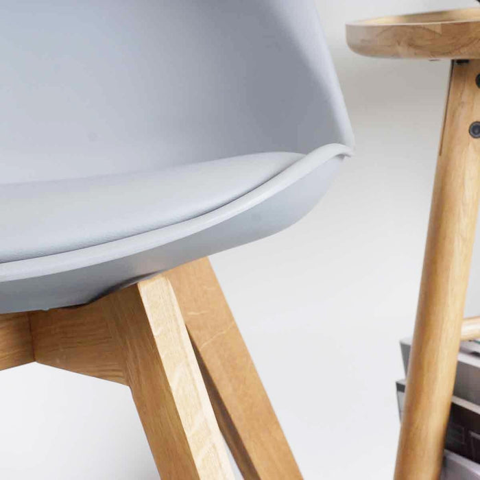 Essence Madera eetkamerstoel lichtgrijs - houten onderstel