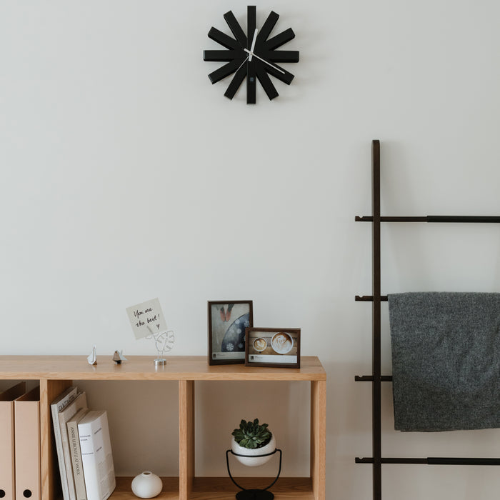 Umbra Ribbon Wandklok Ø 30 cm - Zwart