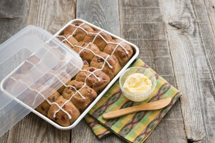 Nordic Ware - Bakplaat  met Deksel, 33 x 24,4 cm, Aluminium - Nordic W