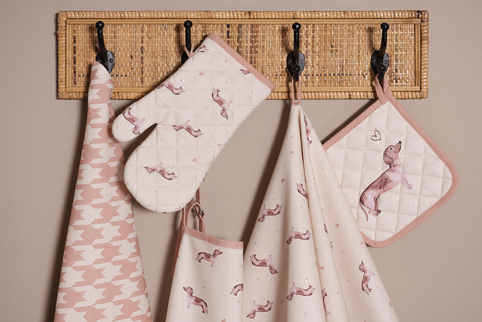 Clayre & Eef Keukenschort  70x85 cm Beige Katoen Teckel BBQ Schort