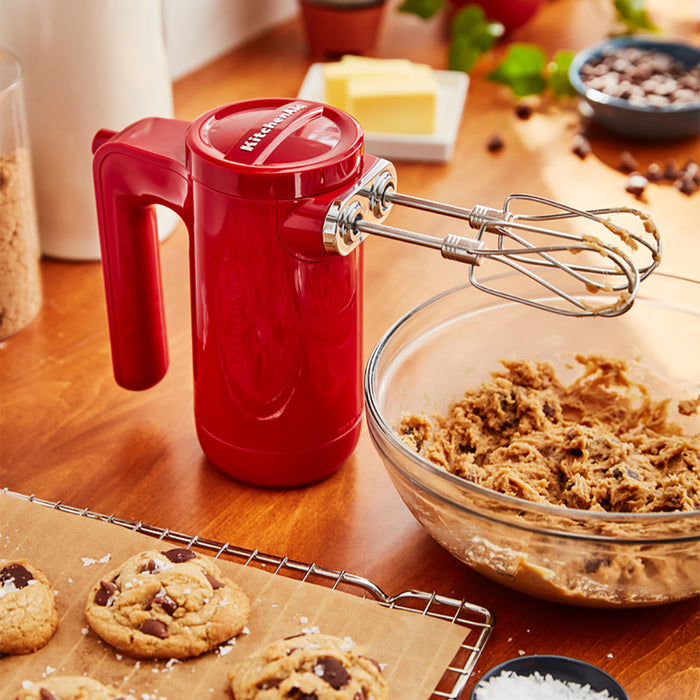 KitchenAid 5KHMB732 Cordless Handmixer - Keizerrood