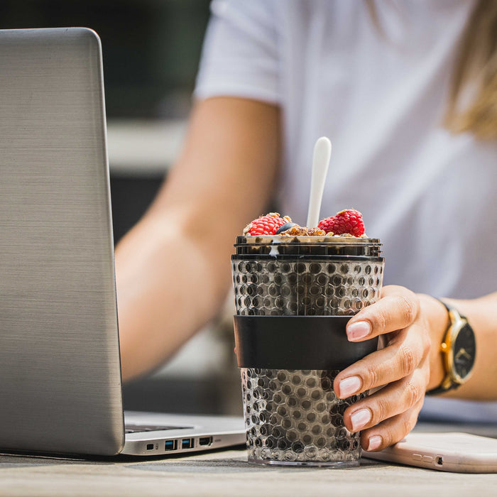 Sareva Muesli Beker Yoghurt 2 Go Zwart met lepel