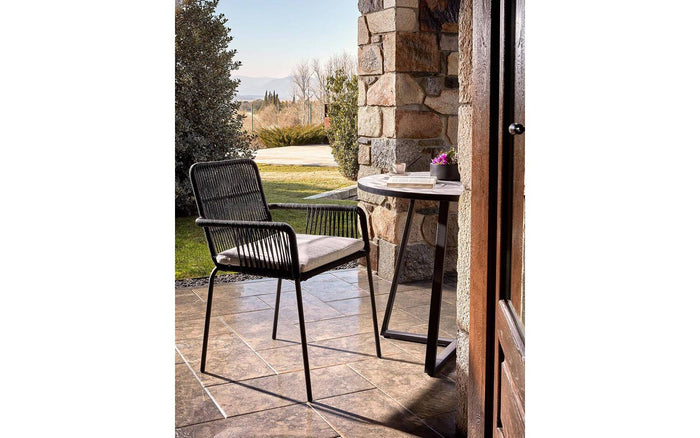 Kave Home - Samanta stoel in zwart touw en gegalvaniseerde stalen