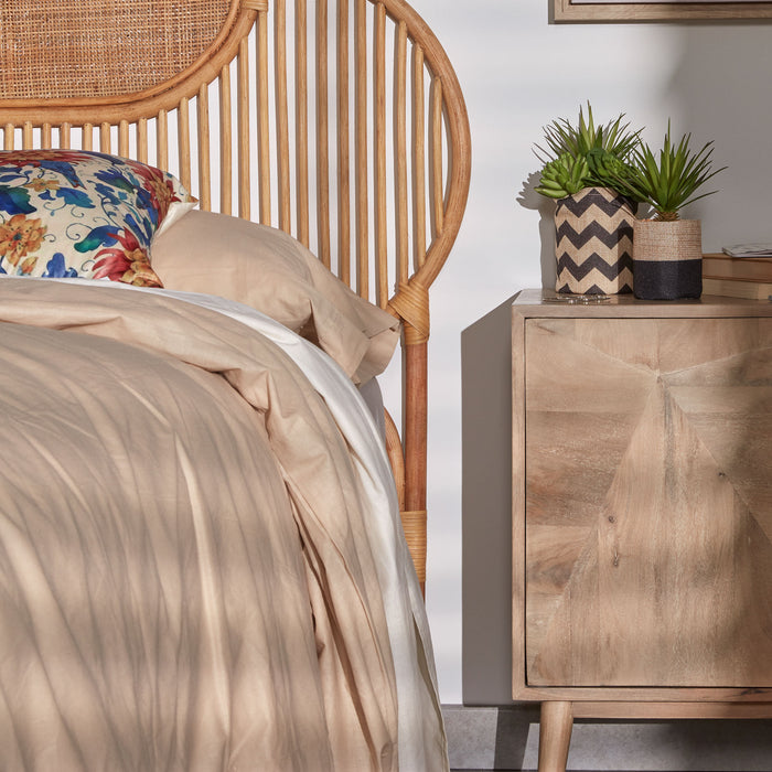 Kave Home - Kleine Kunstpalm in raffia pot