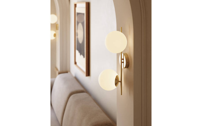 Kave Home - Mahala stalen wandlamp met messing afwerking en twee