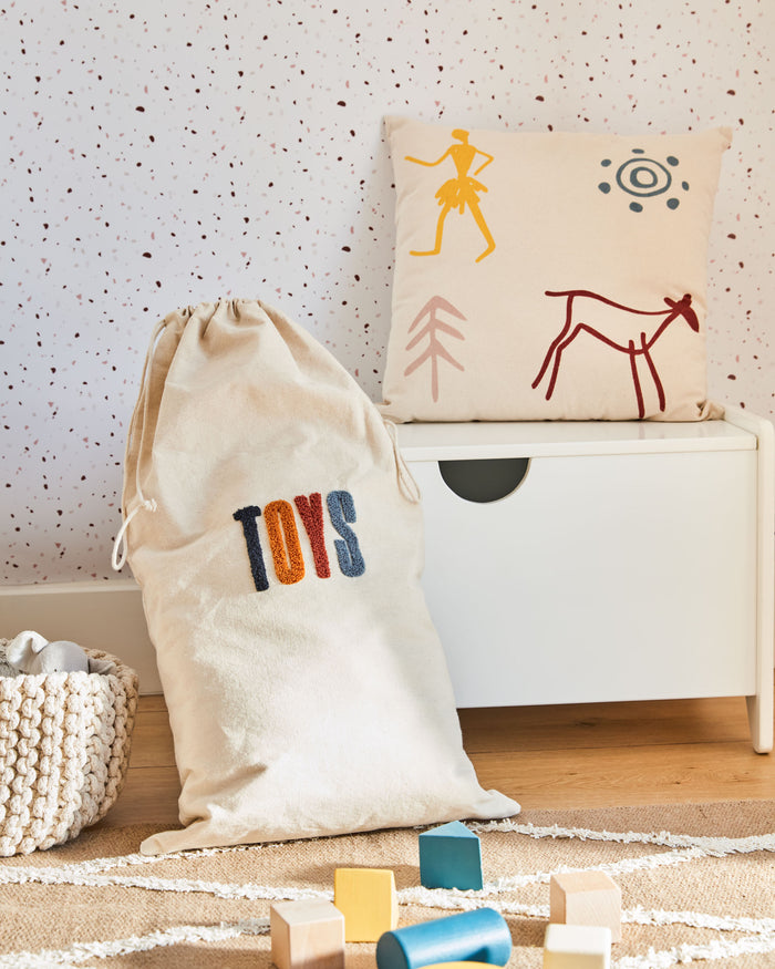 Kave Home - Speelgoedtas Sira 100% katoen letters in mosterdgeel en