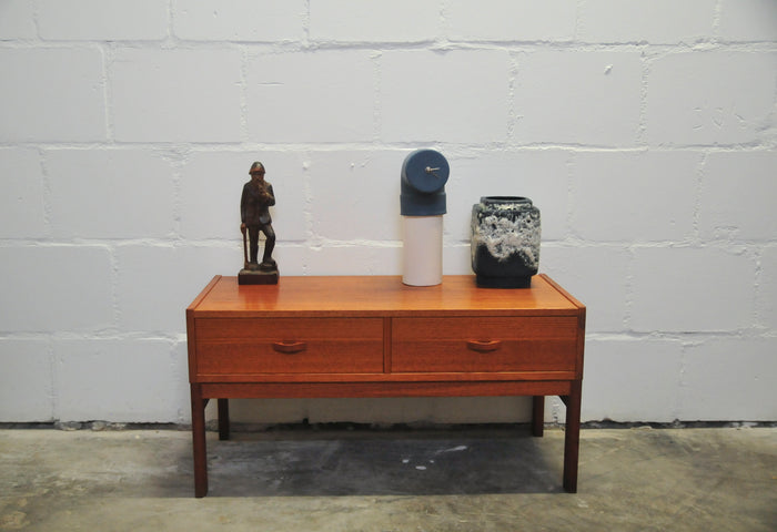 Reliving Zweeds Teakhouten Ladekast Op Frame