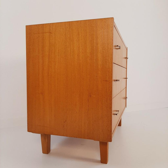 Reliving Vintage Mid-Century Ladekast Commode