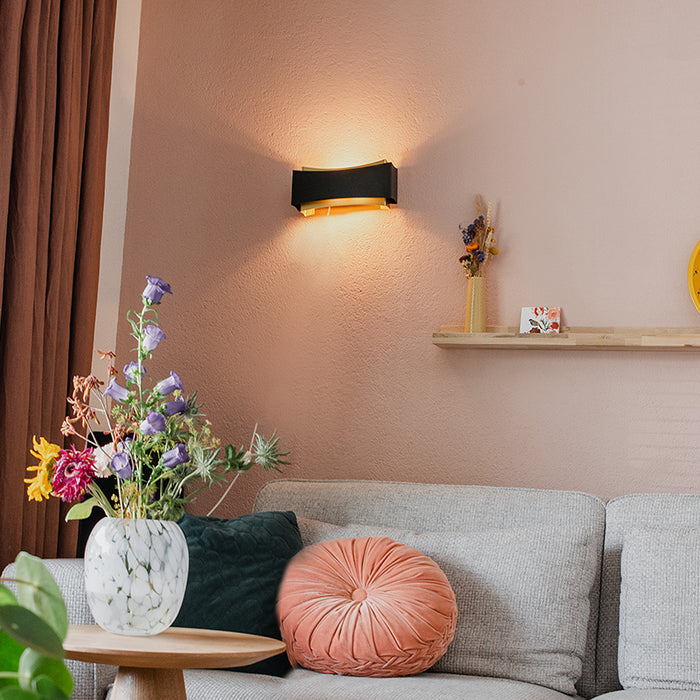 QAZQA Moderne wandlamp zwart met goud - Plats