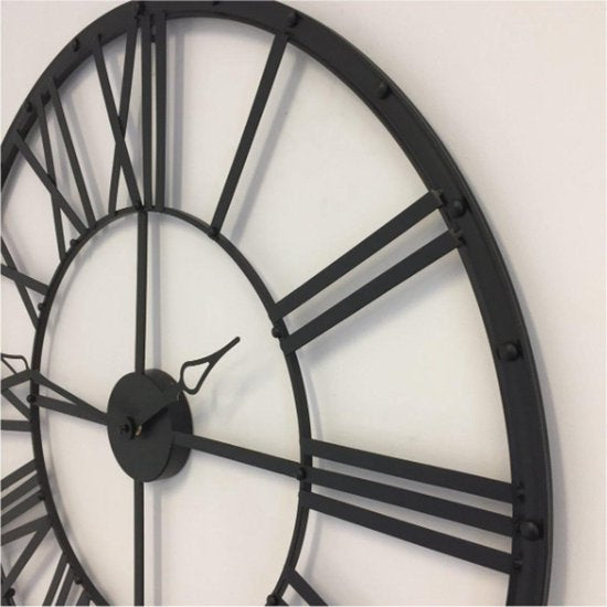 Grote Wandklok - 70cm - Zwart Metaal - Romeinse cijfers
