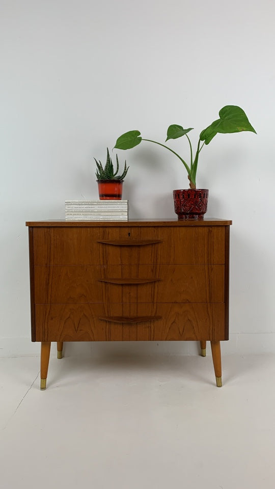 Reliving Scandinavisch Vintage Teakhouten Ladekast Lyseki  Commode