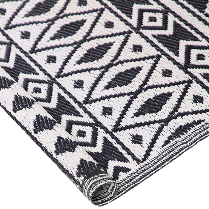 Beliani - NARLI - Outdoor kleed - Zwart - 180 x 240 cm - Polypropyleen