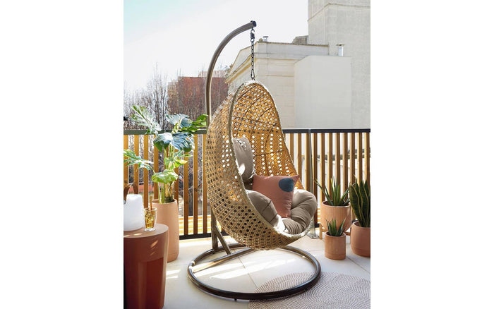 Kave Home - Cira hangstoel met natuurlijke afwerking