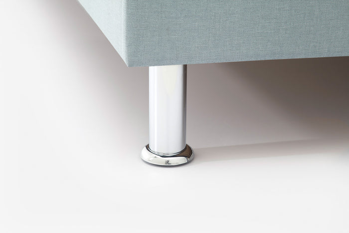 Hioshop Amelie gestoffeerd bed 180x200 cm Ijsblauw//Chroom décor