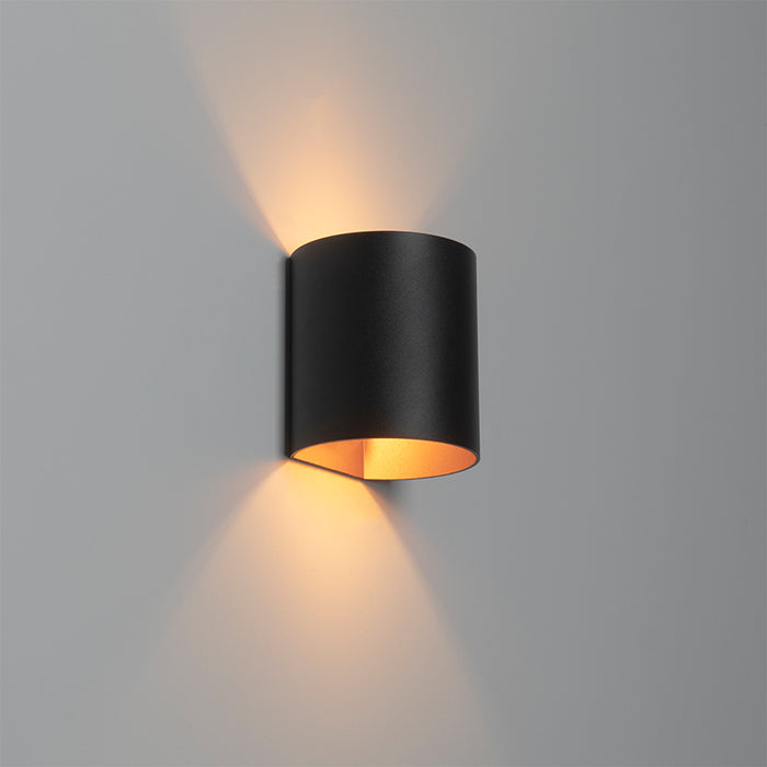 QAZQA Moderne wandlamp zwart met messing - Sabbio