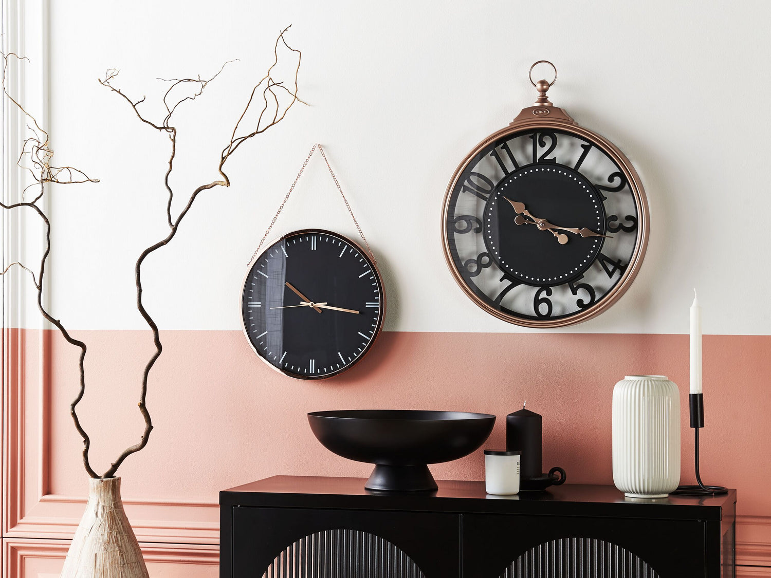 Beliani - BEZAS - Wandklok - Zwart - Synthetisch materiaal