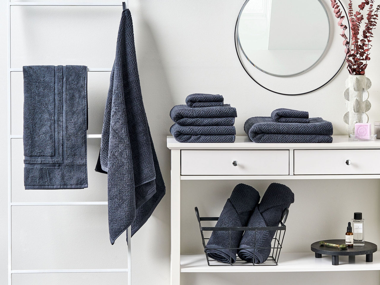 Beliani - MITIARO - Handdoek set van 9 - Donkerblauw - Katoen