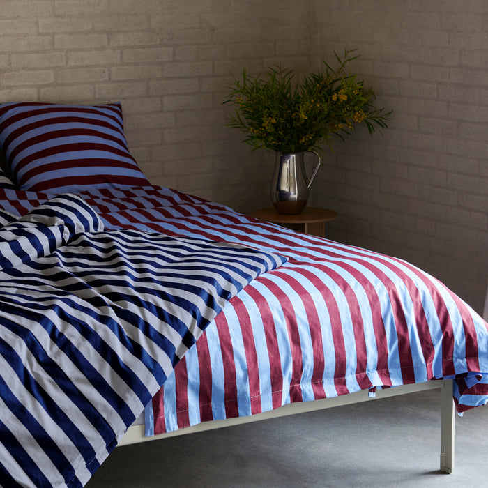 HAY Été Dekbedovertrek 140 x 220 cm - Bordeaux / Sky Blue