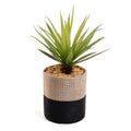 Kave Home - Kleine Kunstpalm in raffia pot