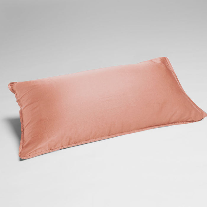 Yumeko kussensloop gewassen katoen satijn pink 60x70