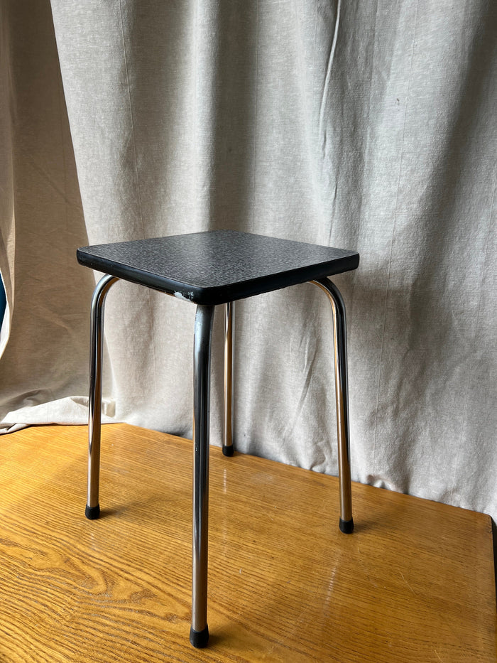 Reliving Speciaal Vintage Formica Krukje