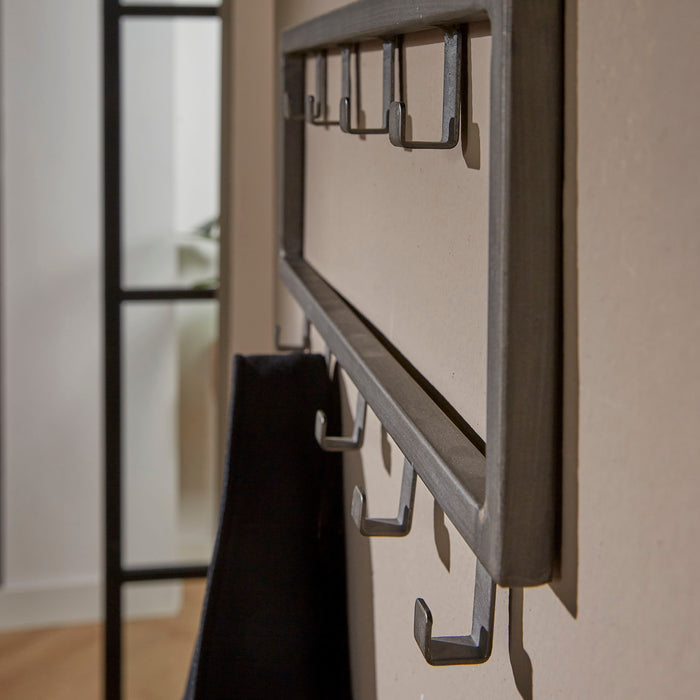 by fonQ  Tom Wandkapstok