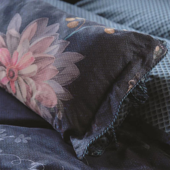 pip-studio-tokyo-bouquet-sierkussen-30-x-90-cm-donkerblauw.jpg (7276090) 
