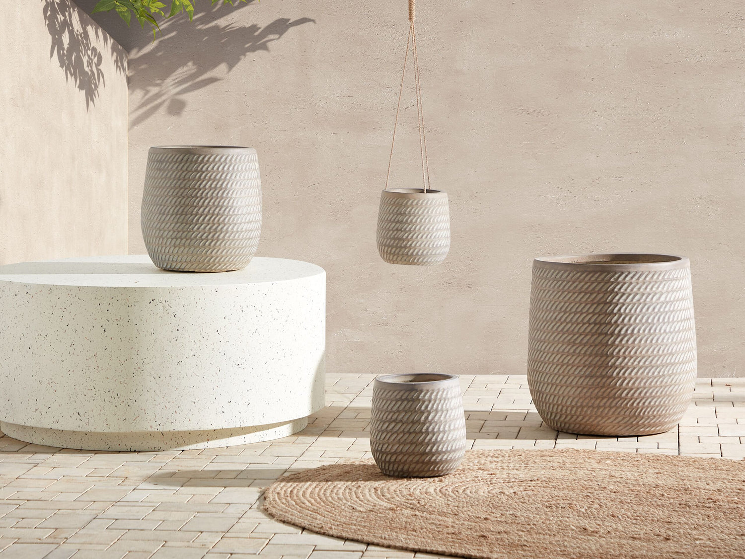 Beliani - LIVADIA - Bloempot - Taupe - 19 cm - Vezelklei