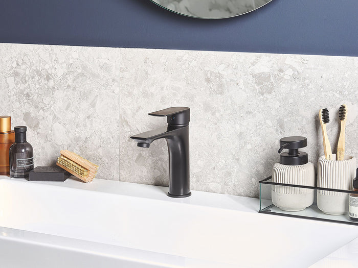 Beliani - BERLOI - Wastafelkraan - Zwart - Messing