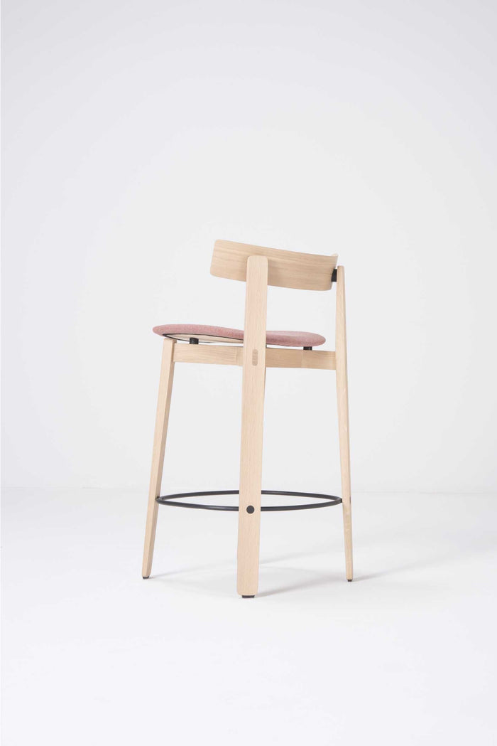 Nora barkruk met leuning - laag whitewash Main Line Flax Barbarican