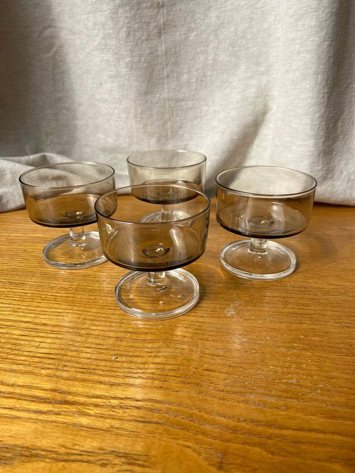 Reliving Vintage Feestelijke Coupeglazen In Rookglas Kerst