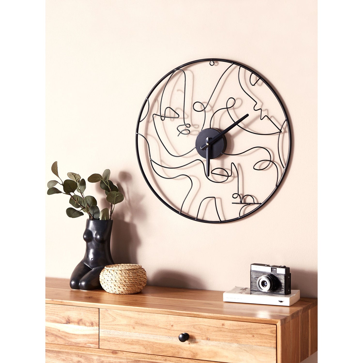 Beliani - MENTON - Wandklok - Zwart - Ijzer