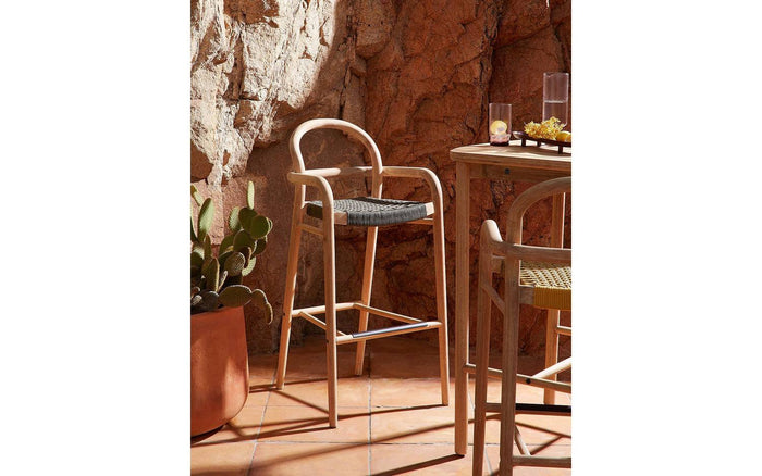 Kave Home - Sheryl kruk in massief eucalyptus hout en groen touw