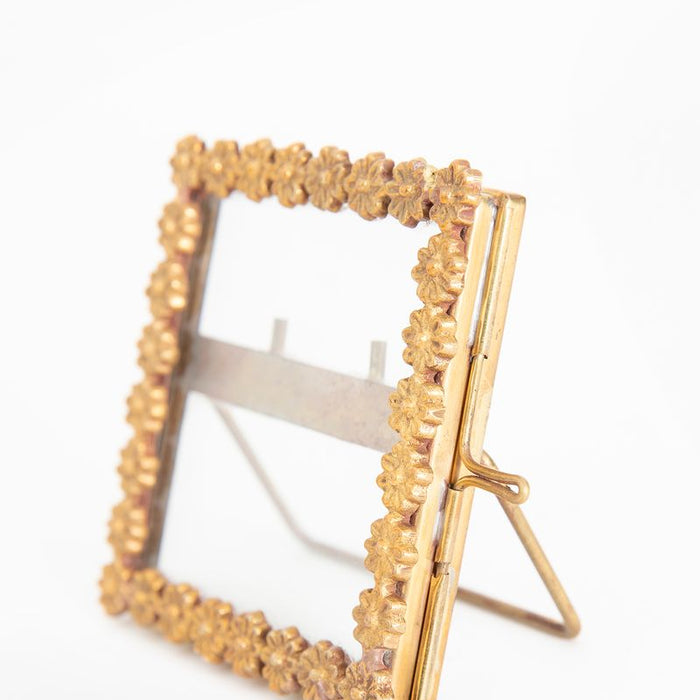 Sissy-Boy Goudkleurig fotolijstje dubbelglas staand met madeliefjes