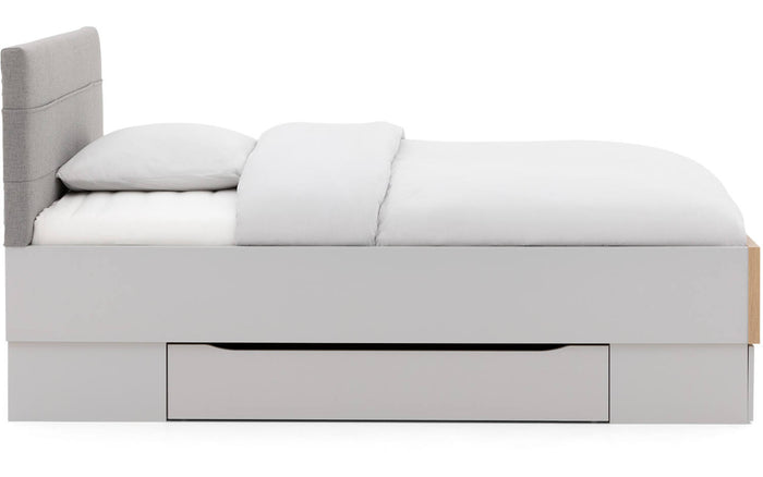 Goossens Bedframe Ita - 120 x 210 - Zijdegrijs met accent eiken