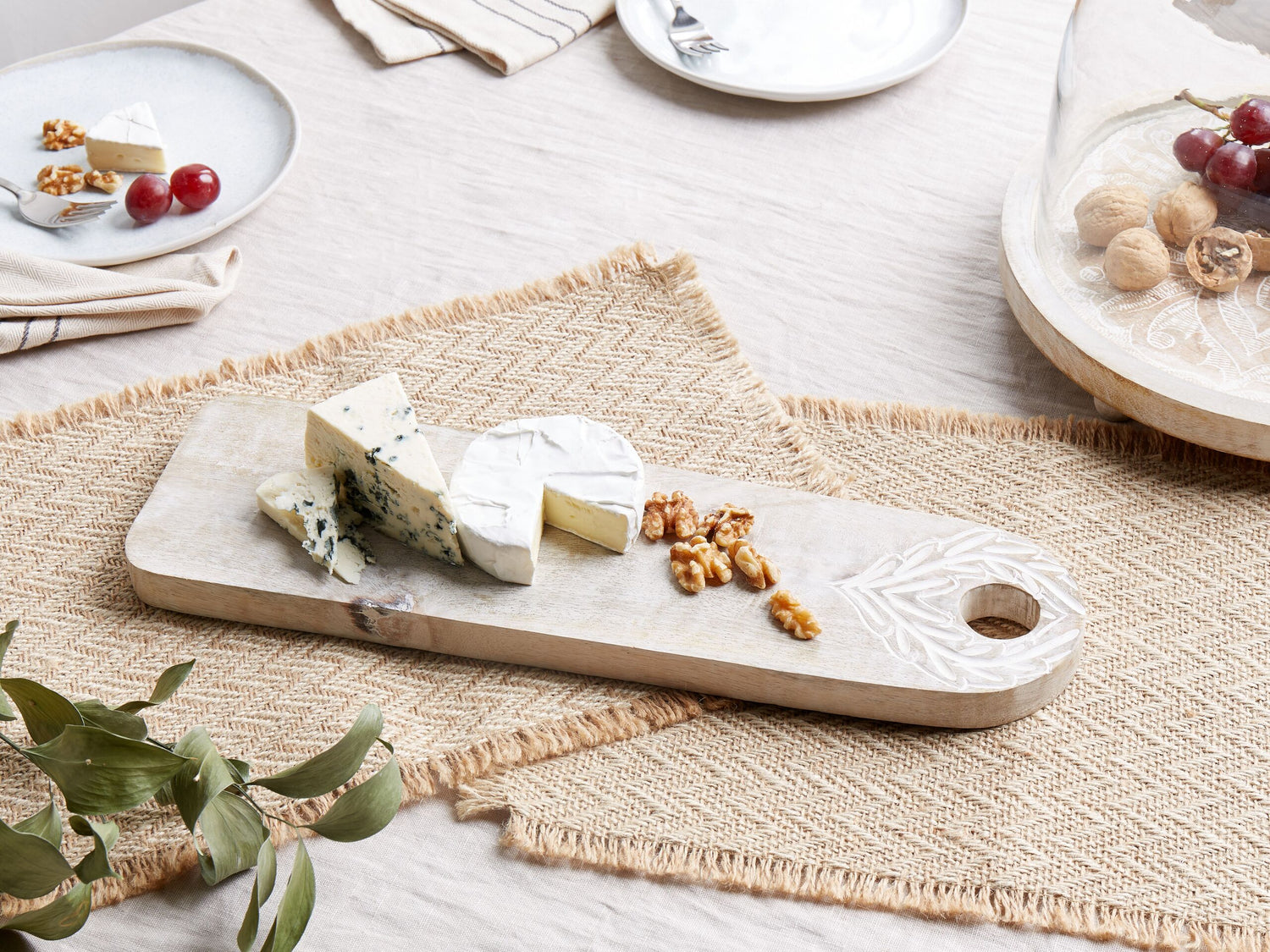 Beliani - ASUAN - Serveerplank - Lichtbruin - Mangohout