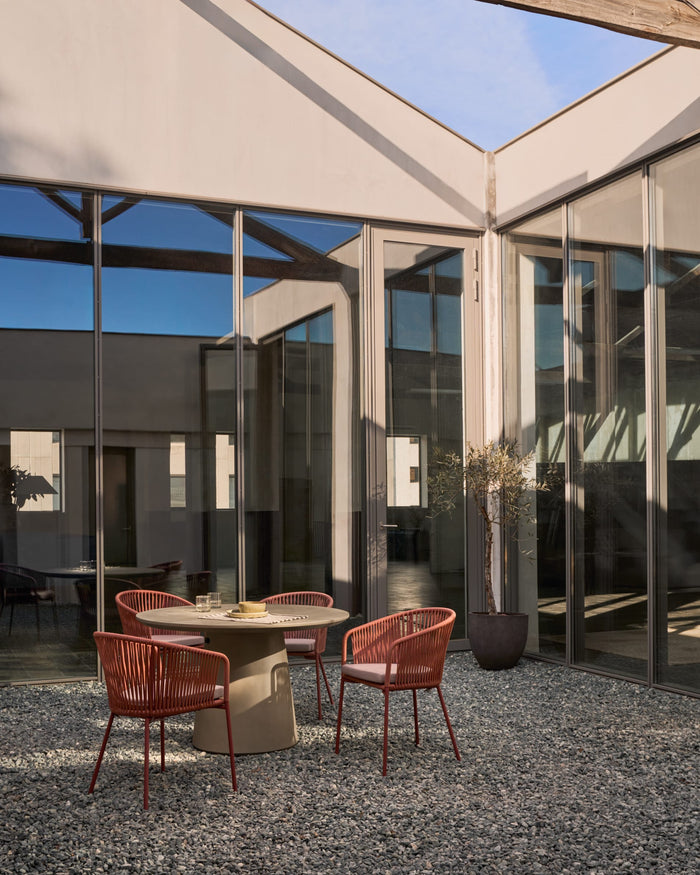 Kave Home - Yanet terracotta touwstoel met gegalvaniseerde stalen