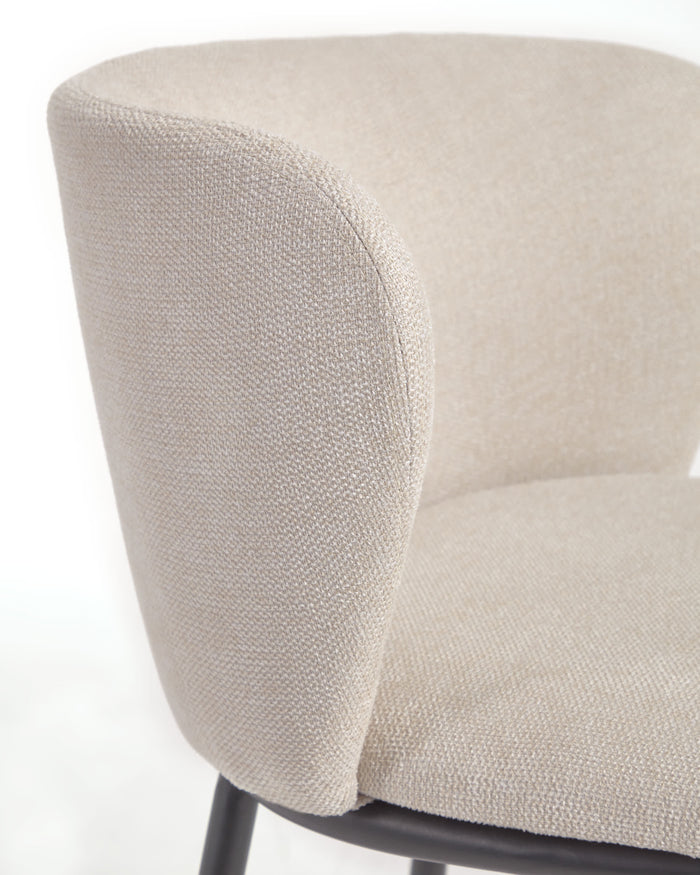 Kave Home - Ciselia kruk in beige chenille en stalen poten in zwart