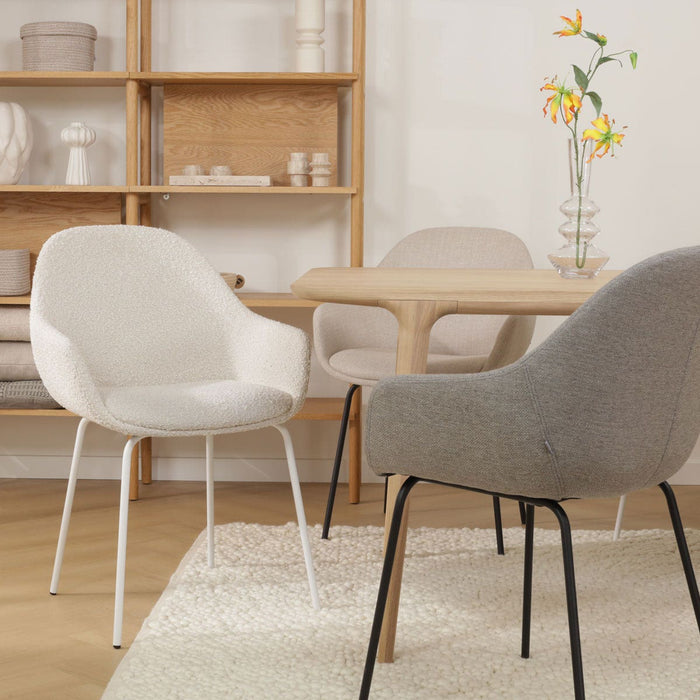 Nolon Nora-Mae Eetkamerstoel Bouclé Beige - Armleuning - Witte Poten