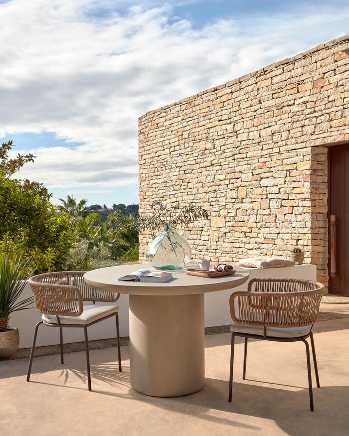 Kave Home - Nadin stoel in beige koord met gegalvaniseerde stalen